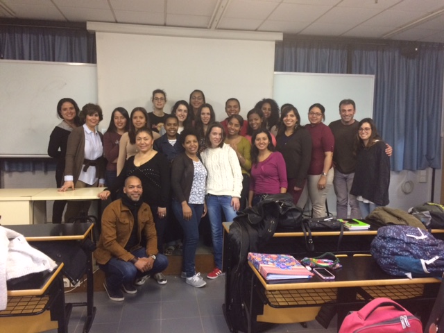 La Dra Esperanza Rodríguez, junto a los alumnos del máster